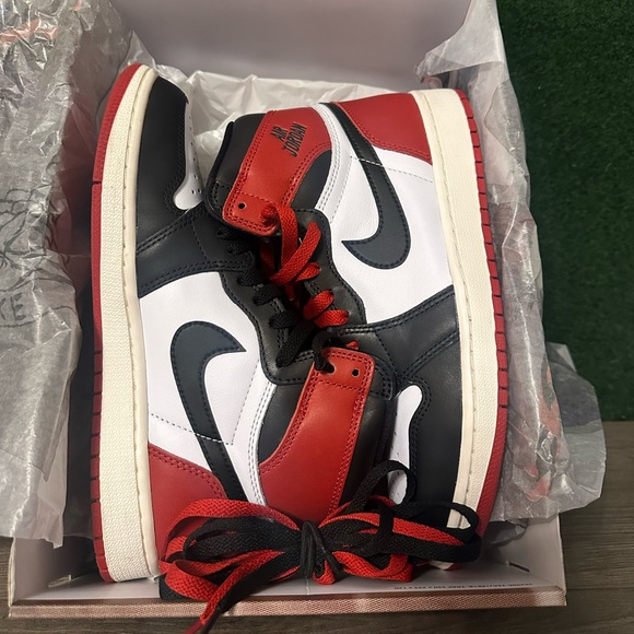 Jordan 1 Retro High ‘Black Toe Reimagined’ Size 8.5 - Picture 10 of 12